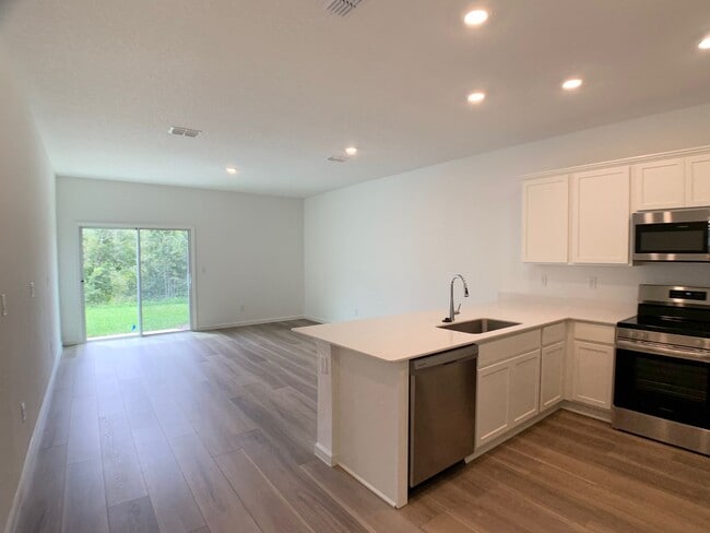 Building Photo - 697 Holly Lks Dr