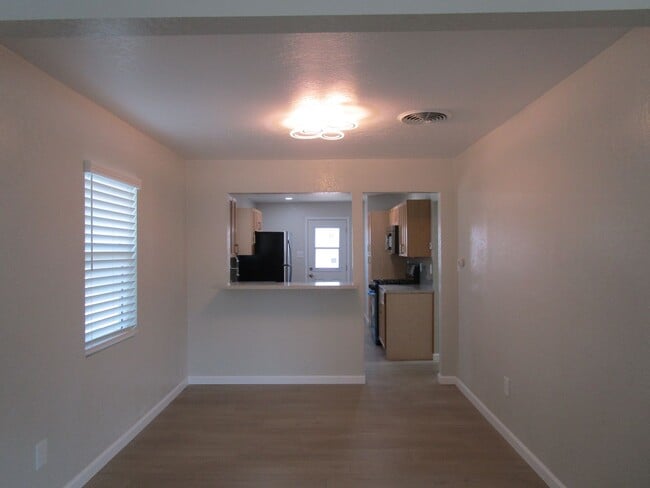 Building Photo - Please Contact Vaughn Realty to set up an ...