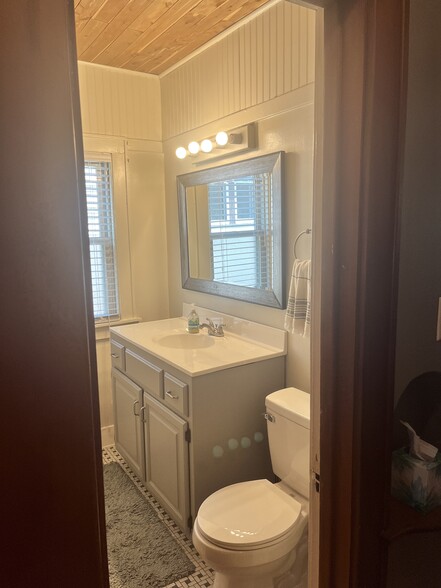 Building Photo - 2348 N 58th St