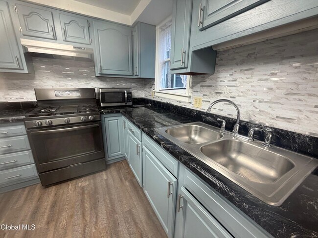 Building Photo - 603 1st St