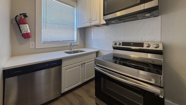 Building Photo - Gorgeously Remodeled 2BR Townhome w/ Garage in Upper Darby