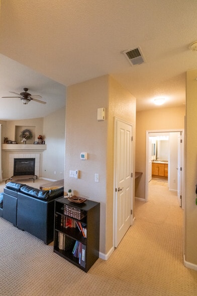 Building Photo - 8445 S Holland Way
