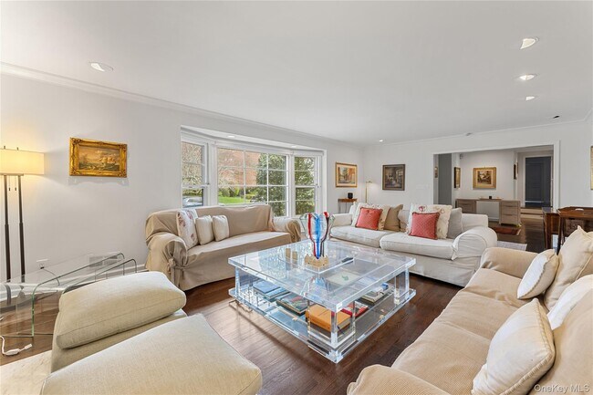 Building Photo - 40 Meadow Rd