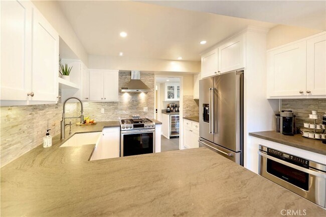 Building Photo - 406 Carlotta