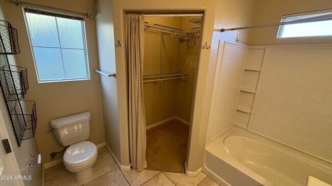 Building Photo - 1920 E Bell Rd