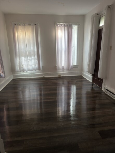 Building Photo - 25 S Locust St