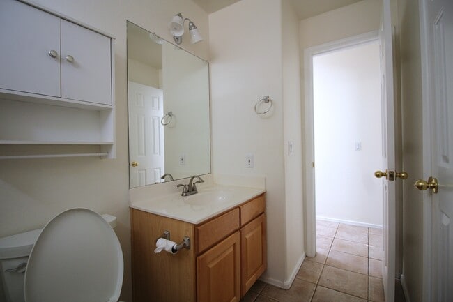 Building Photo - 440 S Val Vista Dr
