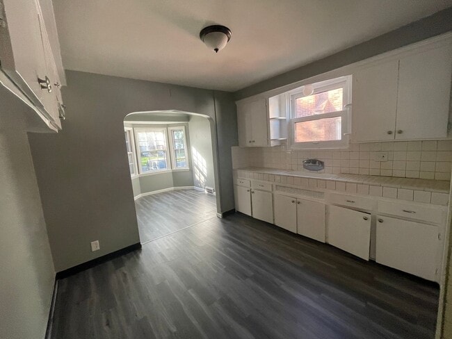 Building Photo - Move-In Ready 3BR Brick Bungalow – Detroit Classic  New floors, paint etc! You'll love this house!!