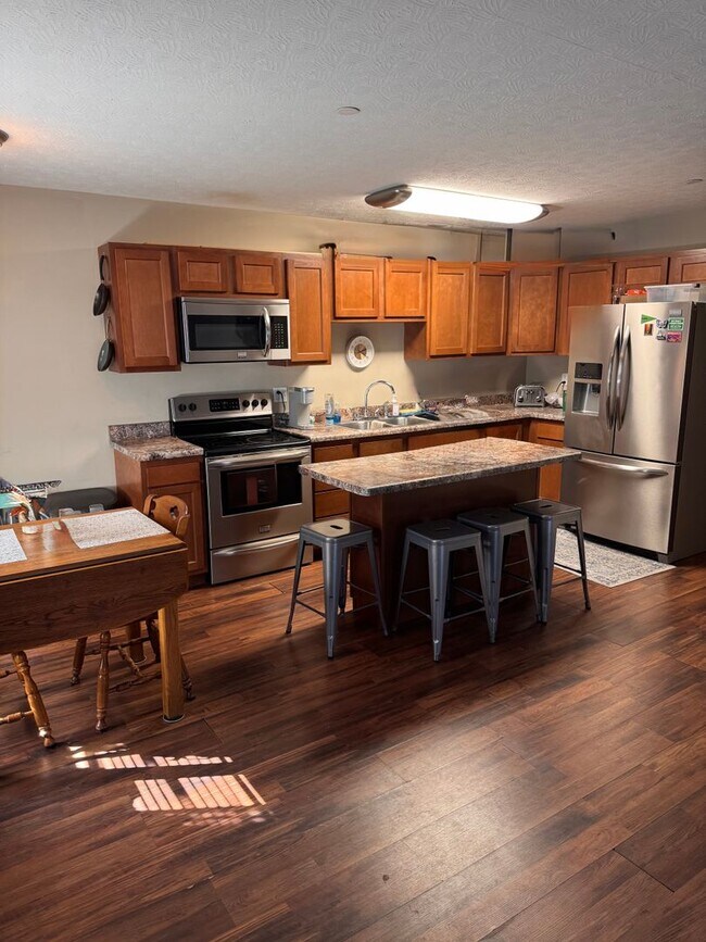 Building Photo - Herd Flats 2 bed 2.5bath