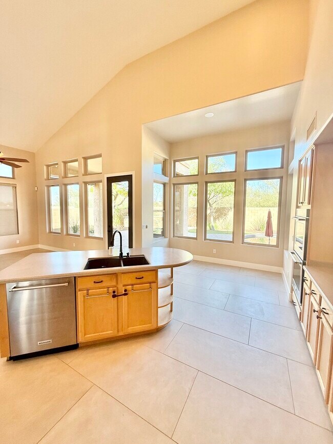 Building Photo - 4910 E Cordia Ln