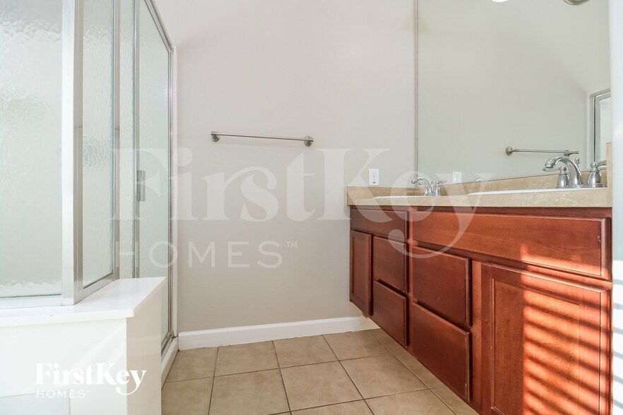 Building Photo - 21621 W Watkins St