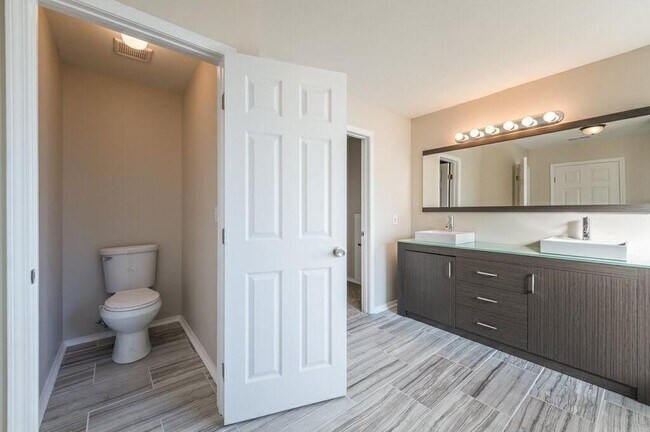 Building Photo - 10540 Windsor Park Dr