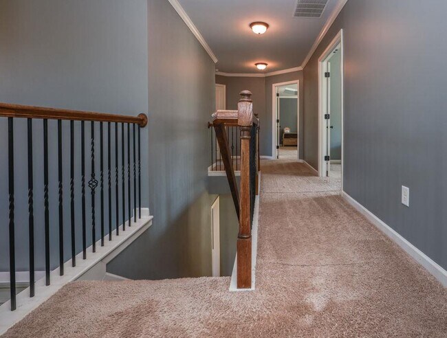 Building Photo - 4669 Sierra Creek Dr NE