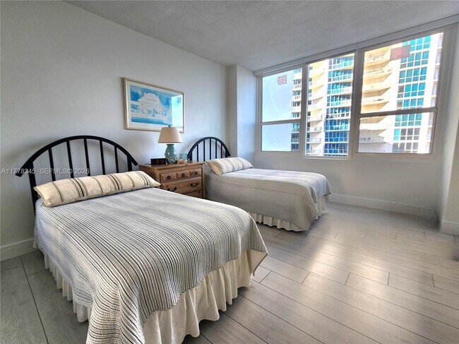 Building Photo - 3505 S Ocean Dr