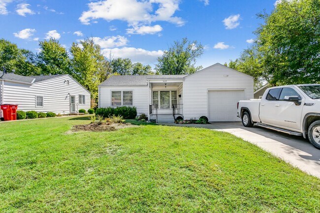 Building Photo - Newly Remodeled 2 Bedroom Home