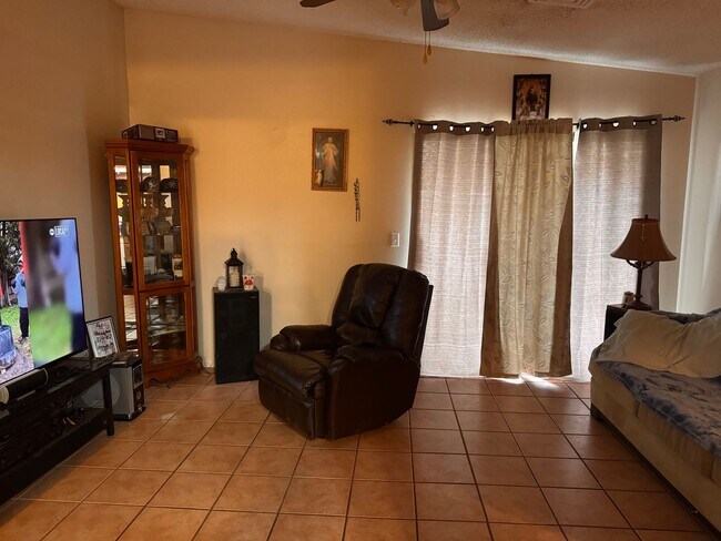 Building Photo - One Story Home For Rent