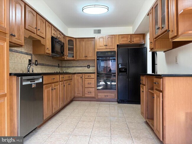 Building Photo - 4637 Luxberry Dr