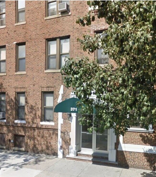 Building Photo - 371 95th St
