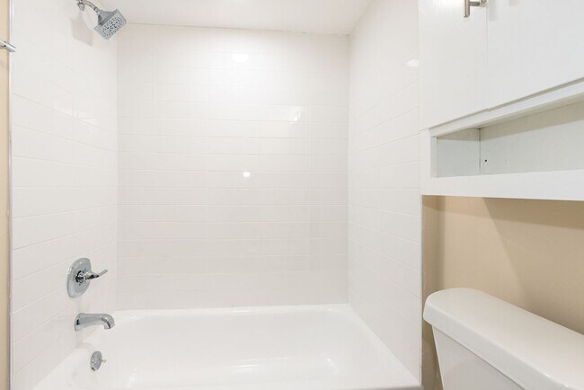 Building Photo - East 33rd Ct Duplex