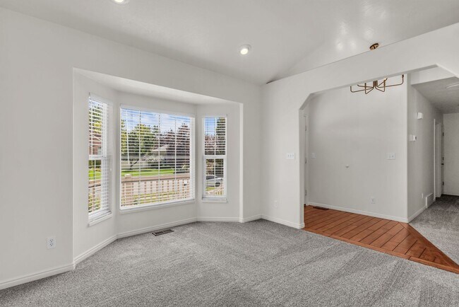 Building Photo - Spacious 5 Bed Kaysville Home with 3-Car Garage