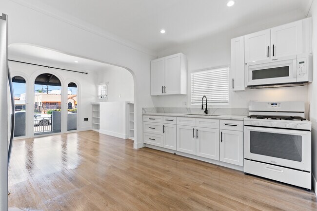 Building Photo - 2832 12th Ave