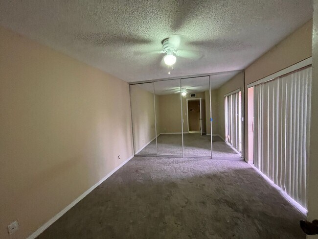 Building Photo - 5373 Bamboo Ct