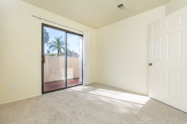 Building Photo - Highly Desirable 3 bedroom / 3 bath Cul-de...