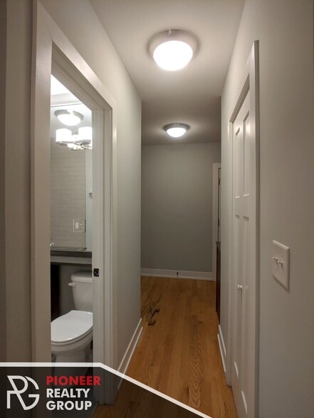 Building Photo - 910 W George St