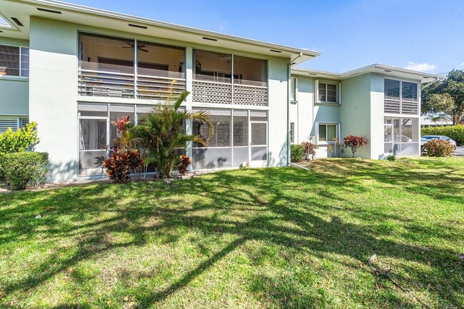 Building Photo - 2440 SW 22nd Ave