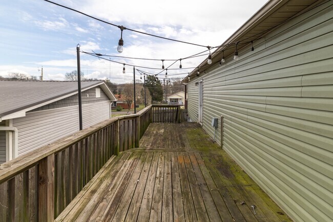 Building Photo - 2013 Paris Rd