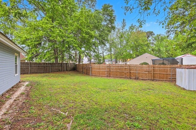 Building Photo - 104 Tweed Ct