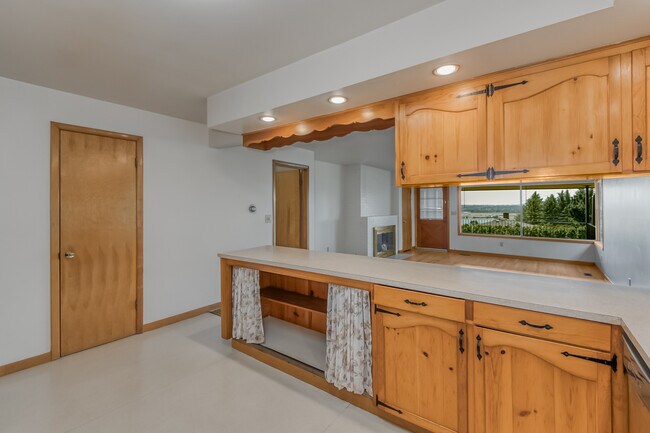 Building Photo - 6506 E Evergreen Blvd