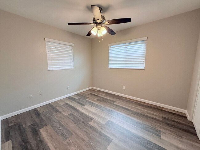 Building Photo - 2716 Blossom Dr