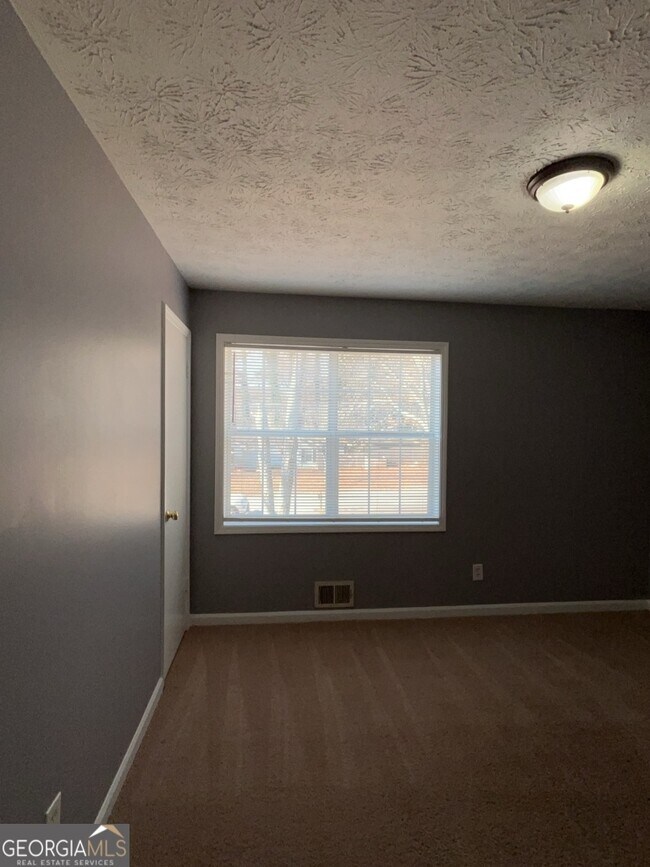 Building Photo - 1682 Charmeth Rd