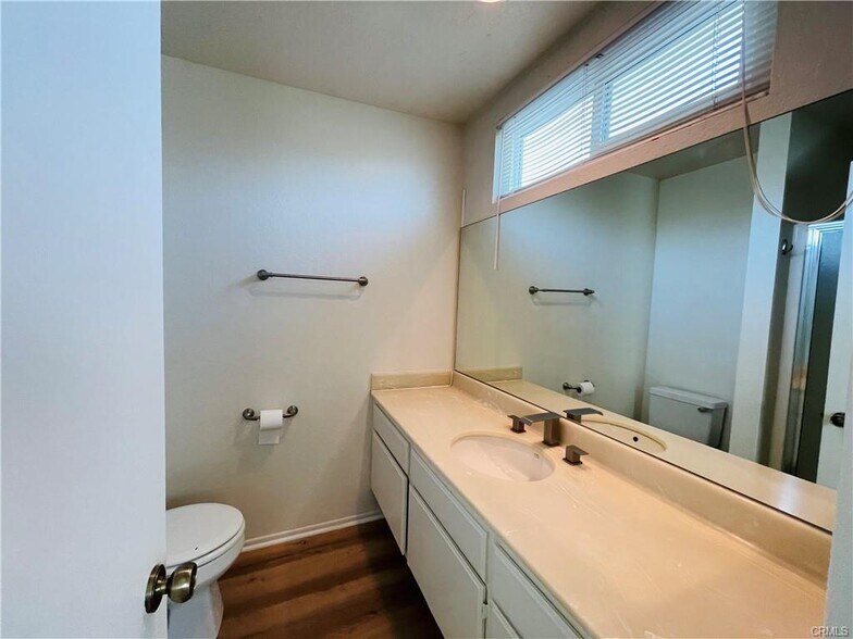 Secondary En Suite Bathroom - 10201 Mason Ave