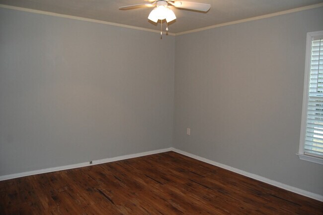 Building Photo - 111 Smallridge St