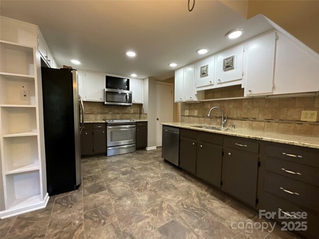 Building Photo - 7608 Zermatt Ln