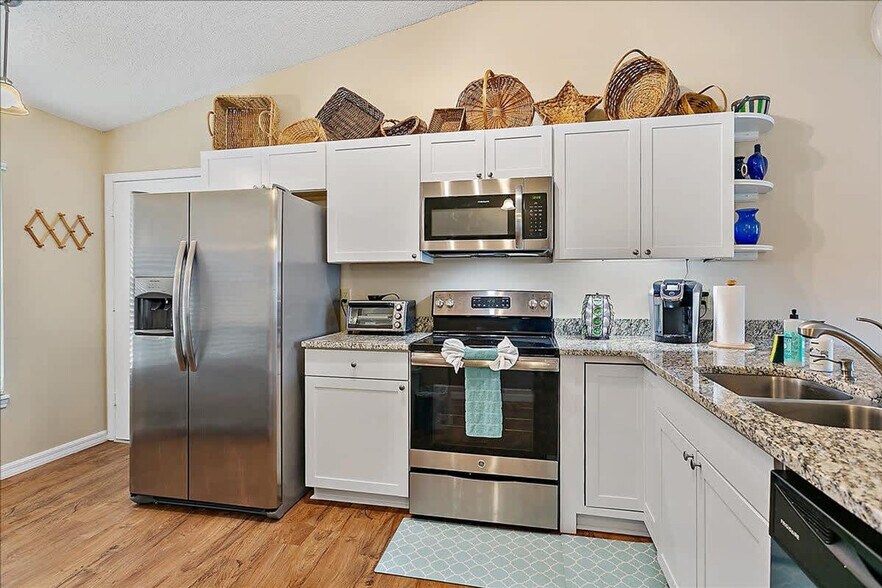 Building Photo - 11411 N Malibu Way