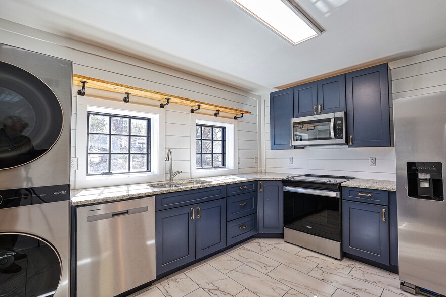 Building Photo - 1122 Wellman Ave NE