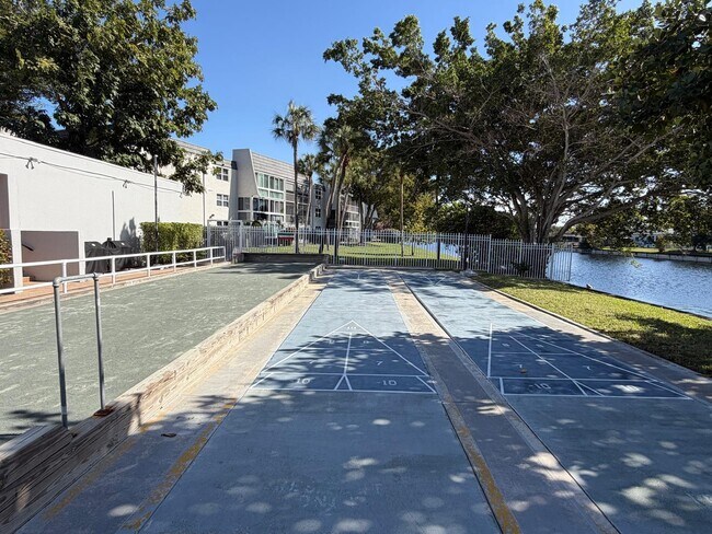 Building Photo - 9301 Lime Bay Blvd