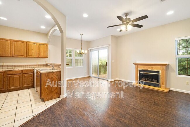 Building Photo - 1005 Canyon Edge Dr