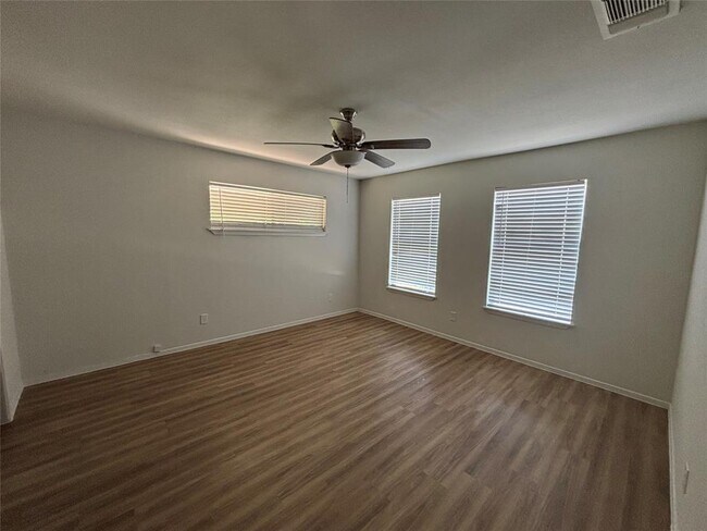 Building Photo - 1058 Lonesome