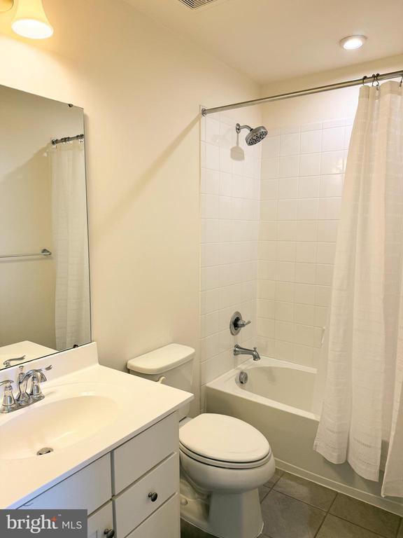 Building Photo - 132 Mulberry Dr