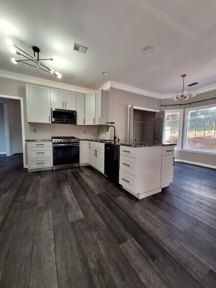 Building Photo - 2120 Sweetbirch Trl