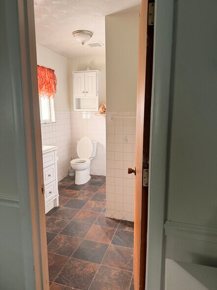 Building Photo - 1706 Kenruth Dr