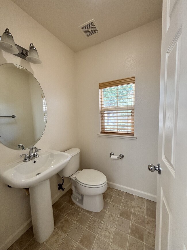 Building Photo - 9402 Vintner Cir