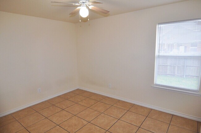 Building Photo - "Warm And Welcoming 3-2-2 With Open Living In a Prime Location!"