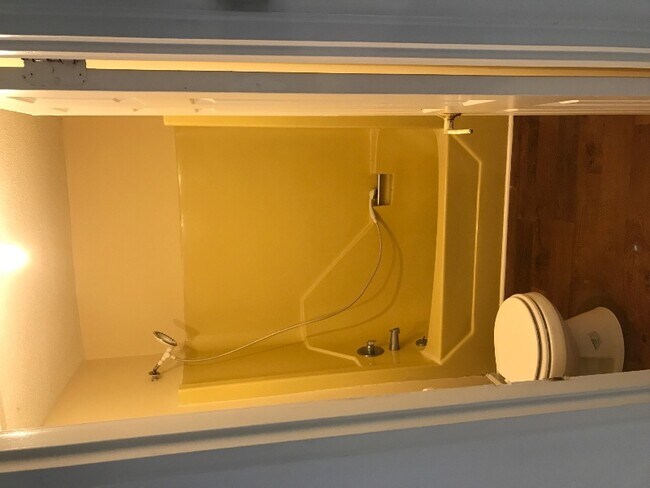 Building Photo - 1908 Silver Ct