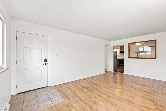 Building Photo - 1610 S Allison St