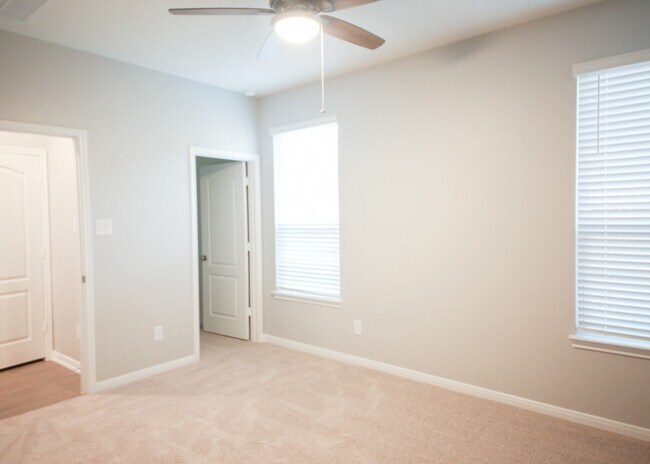 Building Photo - 9406 Castillo Ct